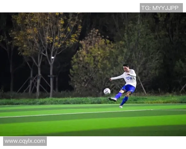 花样足球视频带你领略精彩瞬间与技巧展示的完美结合 花样足球视频带你领略精彩瞬间与技巧展示的完美结合